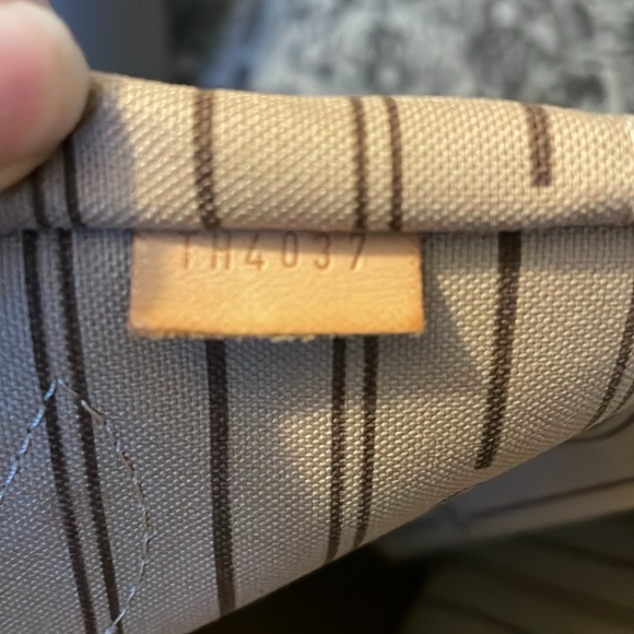 Authentic Louis Vuitton Neverfull GM preloved but great condition. 2007 France - Picture 10 of 14